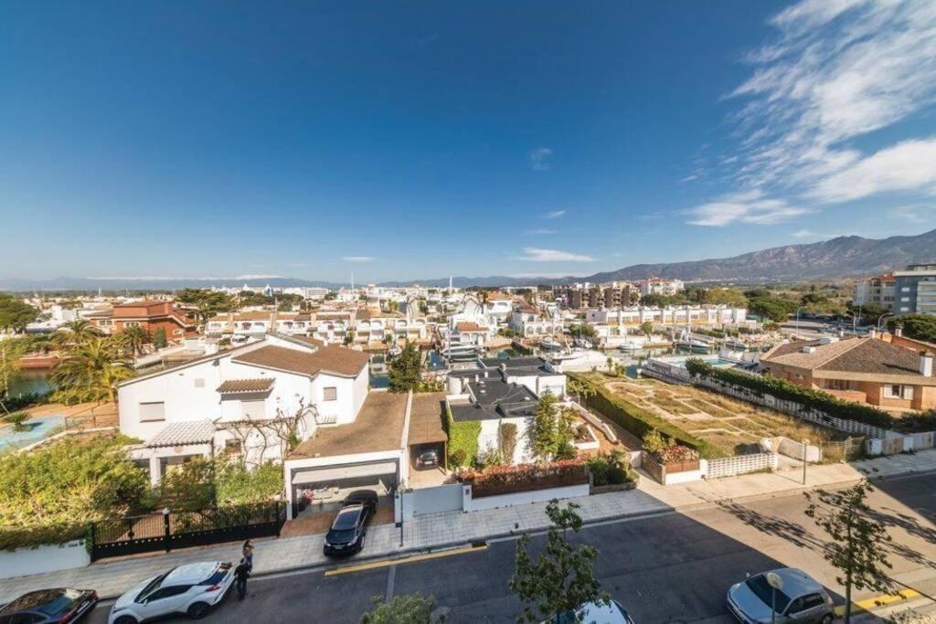 Apartamento En Roses Con Parking Y Piscina Apartment Ngoại thất bức ảnh